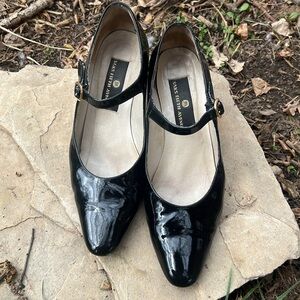 SAKS FIFTH AVENUE VINTAGE Black Patent Leather Mary Jane Shoes